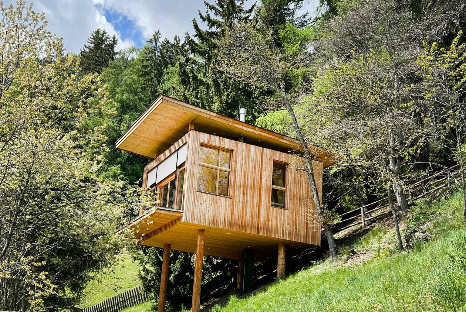 Schlafen im Baumhaus