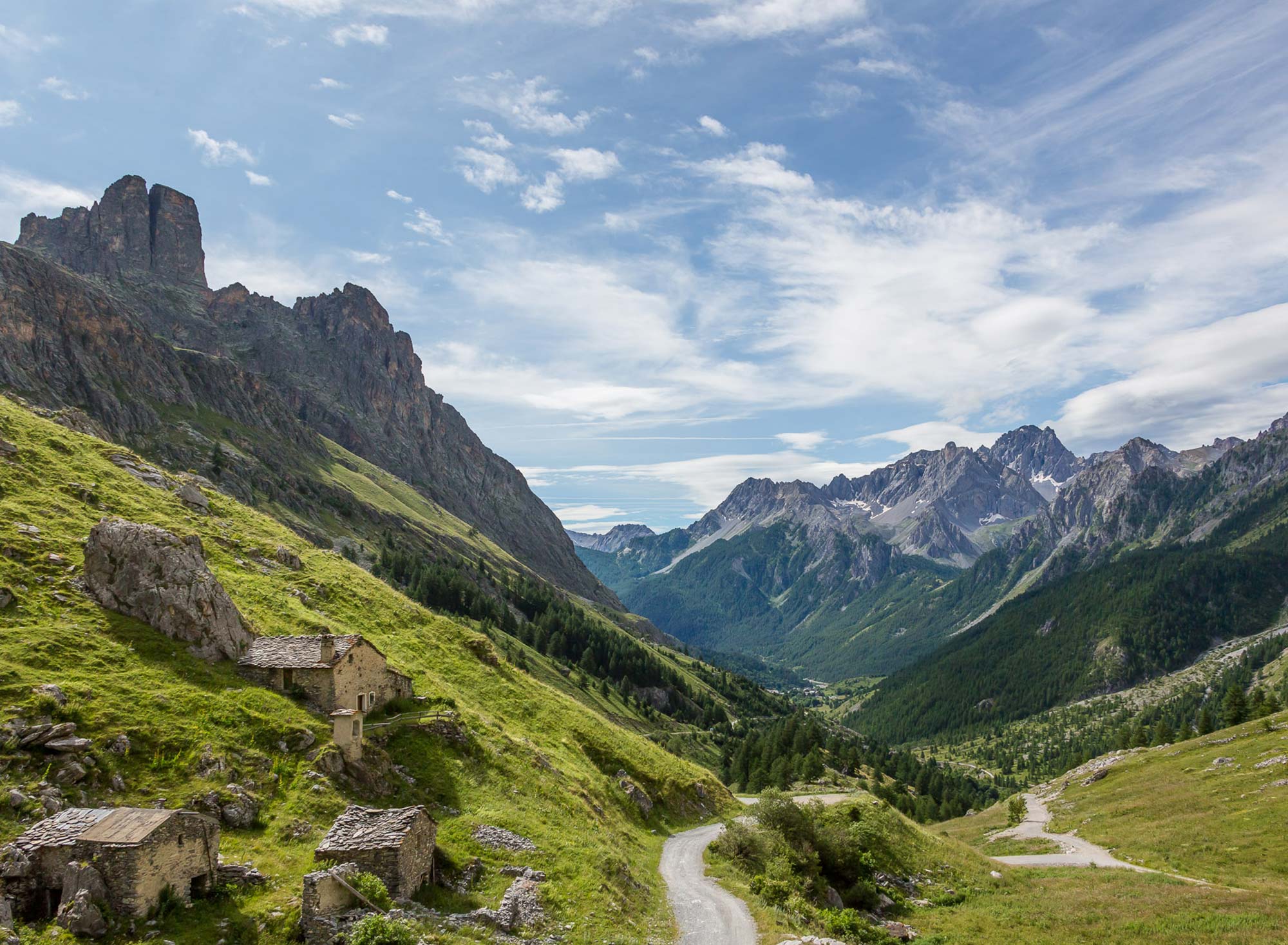 Ursprüngliche Berglandschaft der Valle Maira, Piemont, Italien