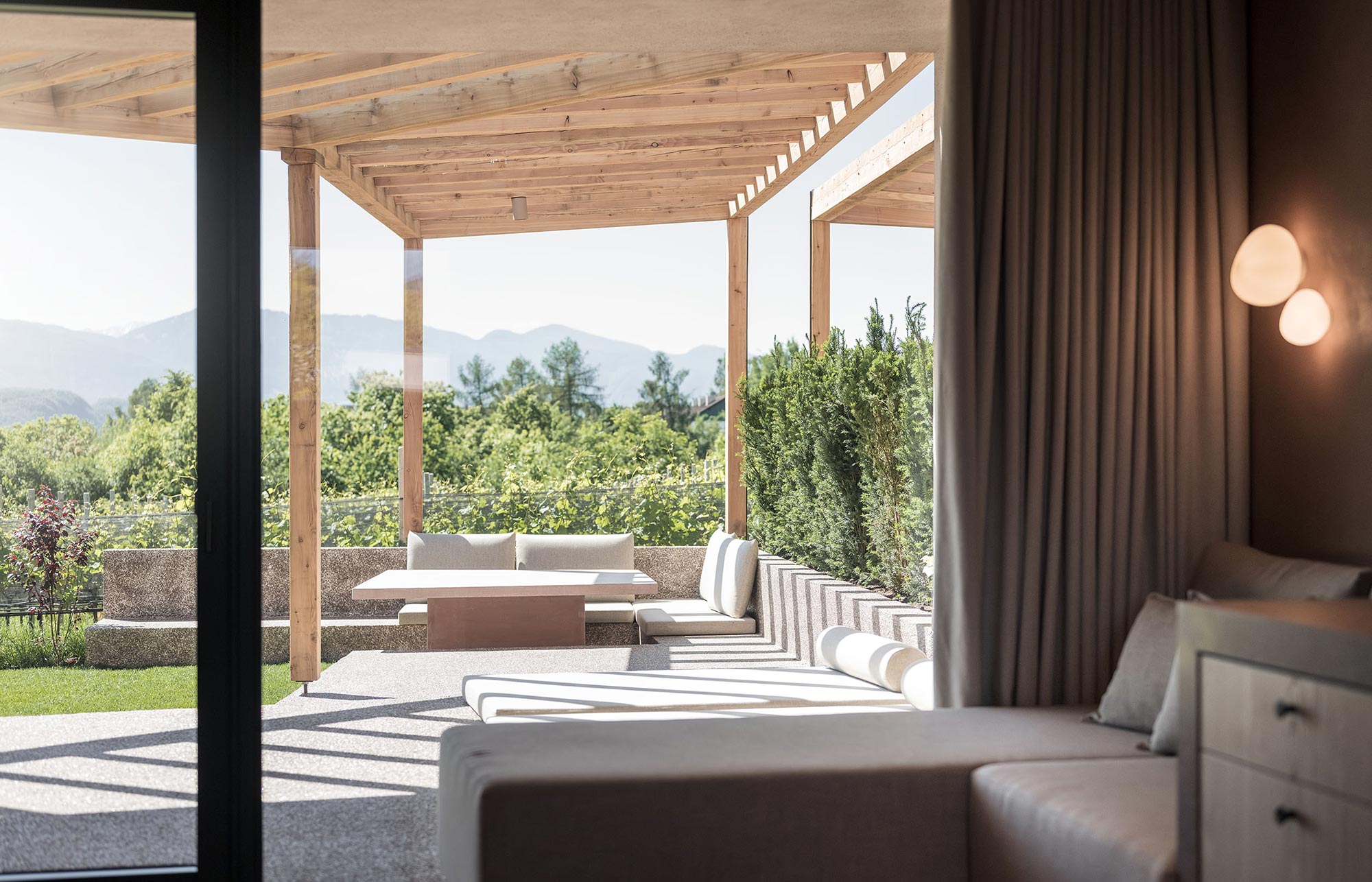 Hotel-Stroblhof-Rittstein-Homes-Berge-Suedtirol-Italien-Good-Travel