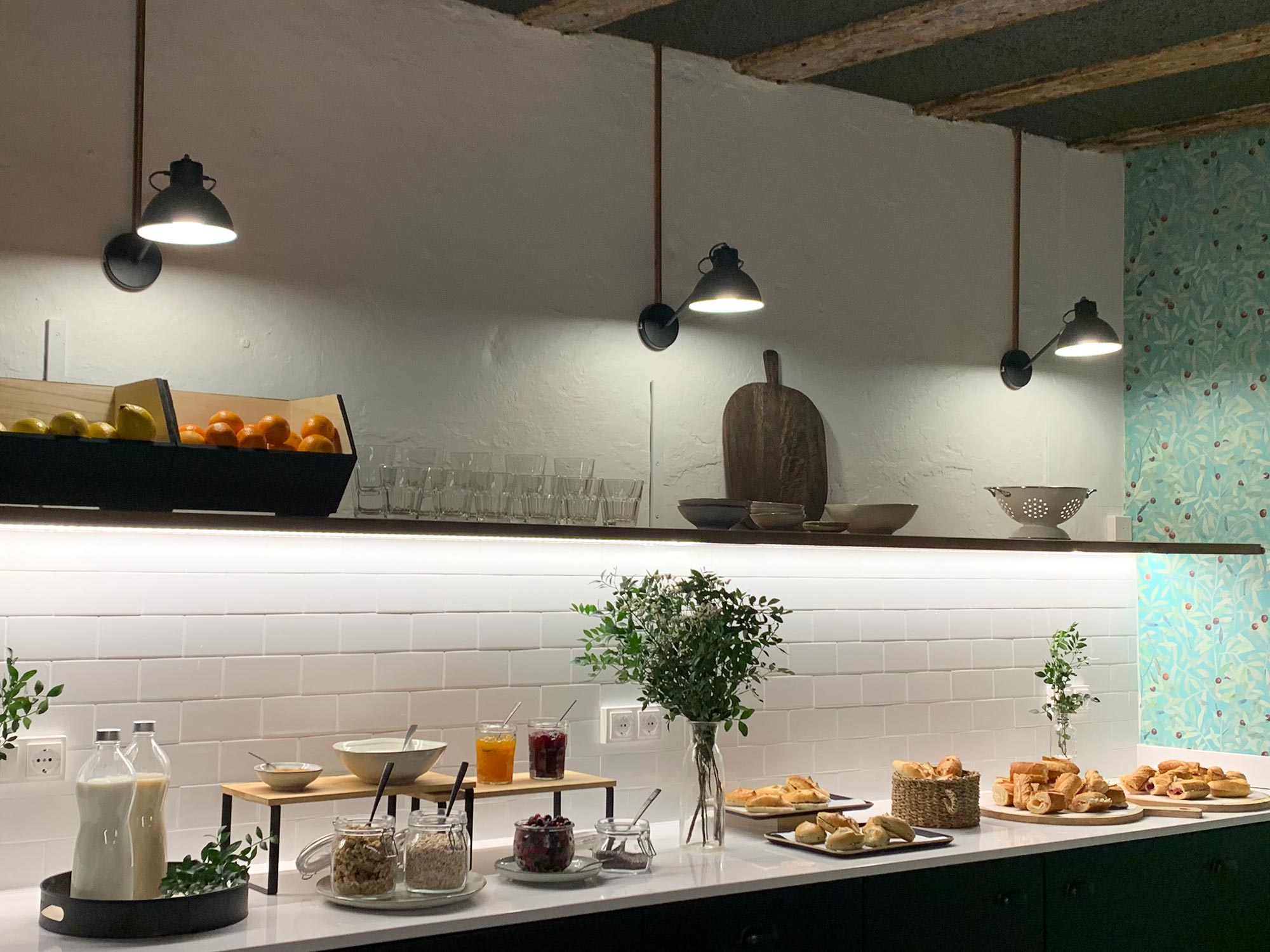 Frühstücksbuffet im Hostel Grau